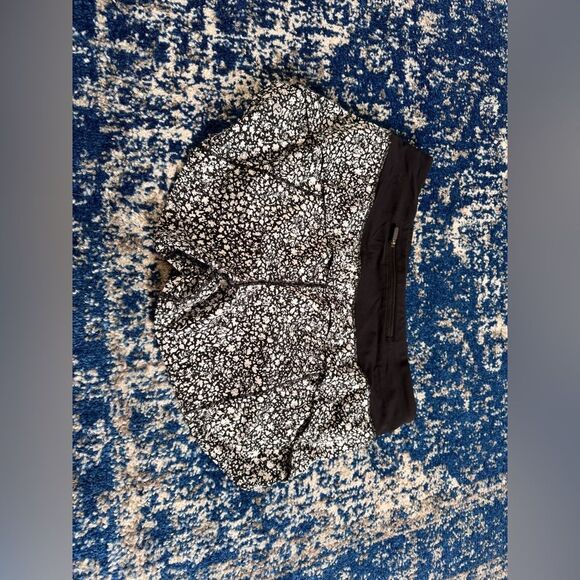 Lululemon Speed Up Shorts, Size 8, Black and Floral - Picture 4 of 7